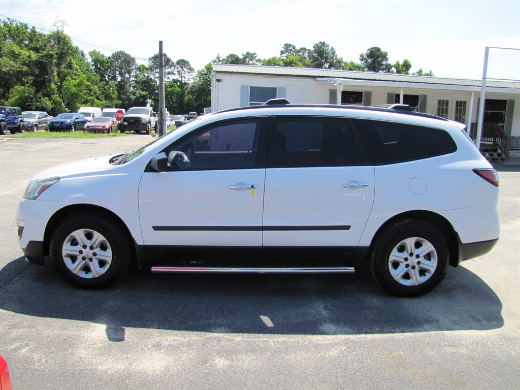 2016 Chevrolet Traverse LS photo