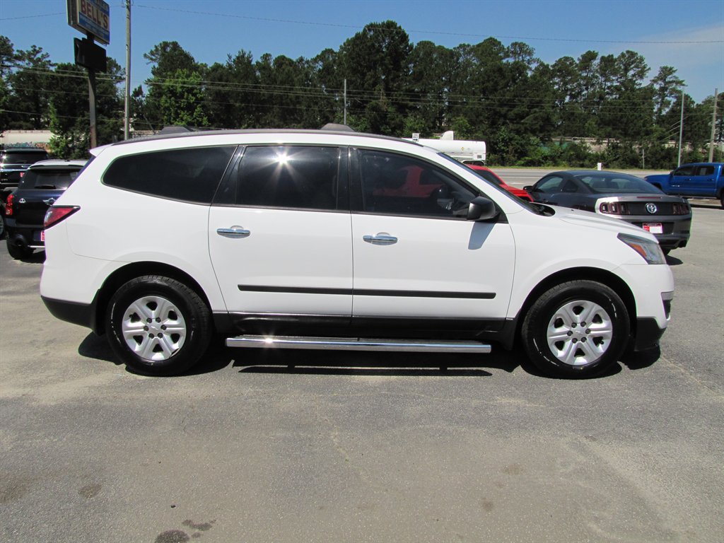 2016 Chevrolet Traverse LS photo