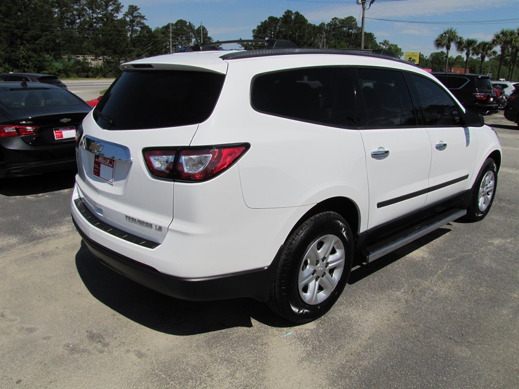 2016 Chevrolet Traverse LS photo