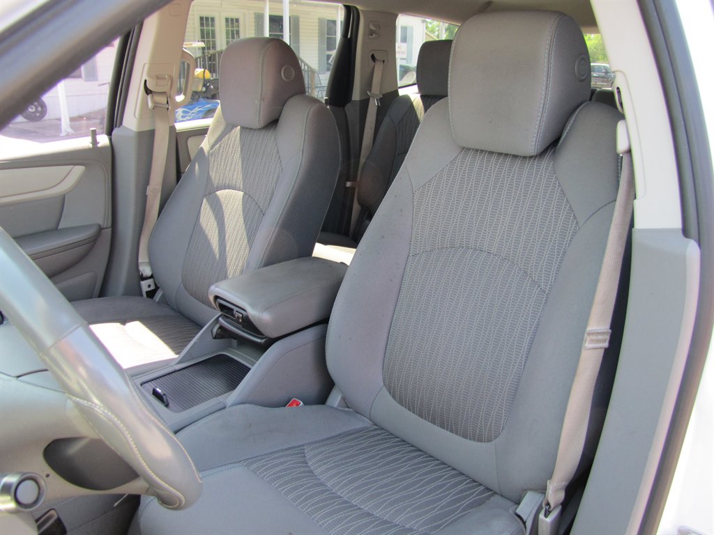 2016 Chevrolet Traverse LS photo