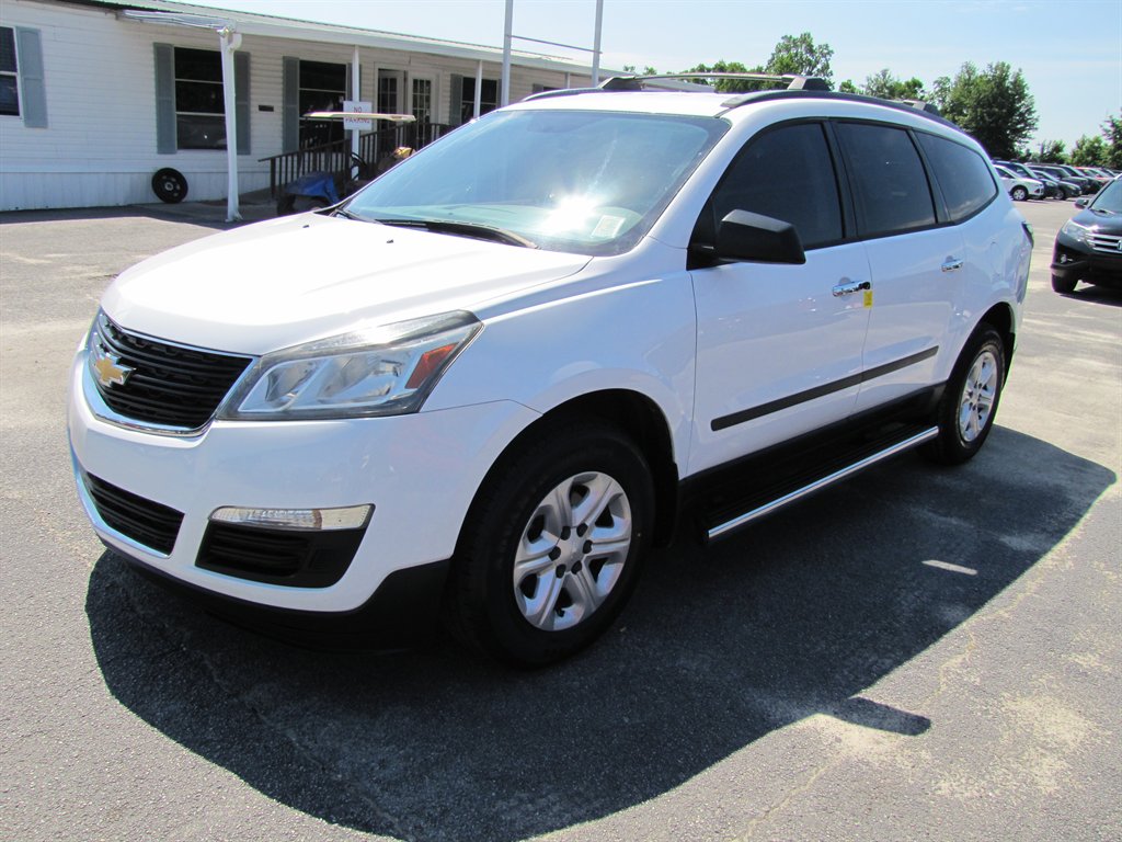 2016 Chevrolet Traverse LS photo