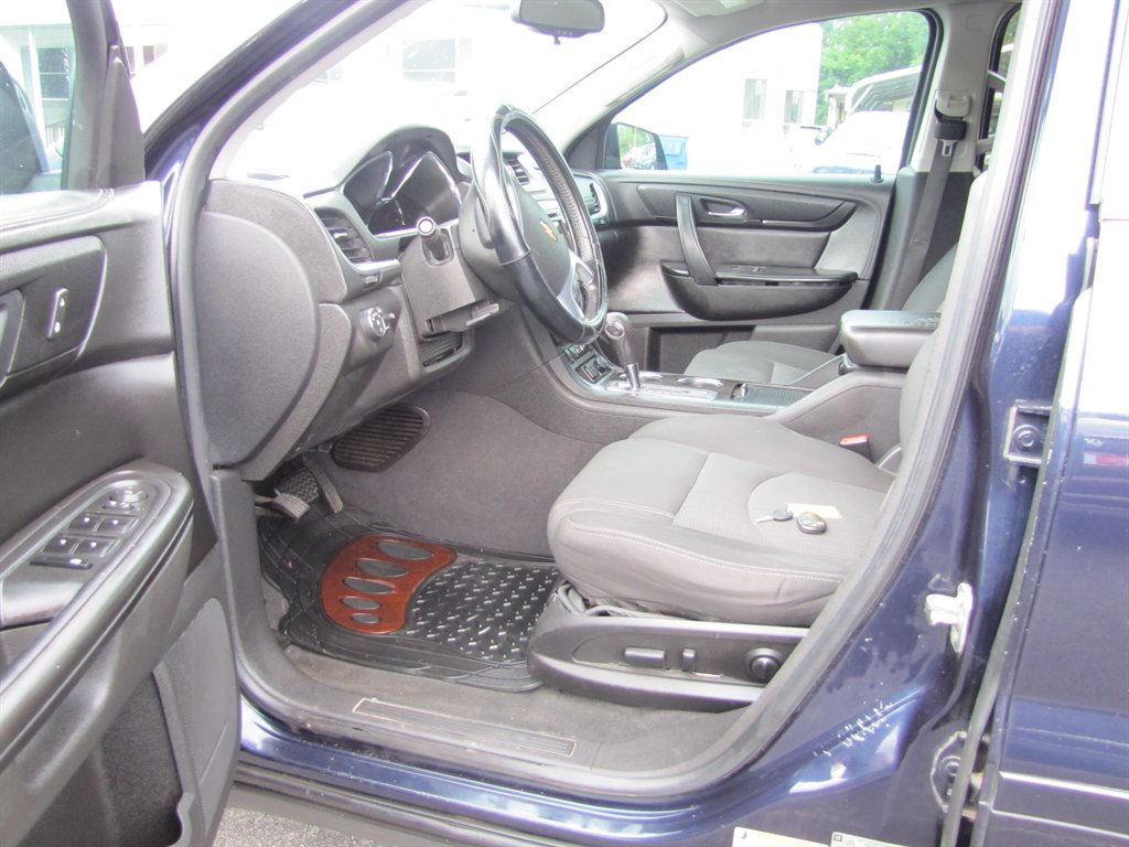 2016 Chevrolet Traverse - $11,995
