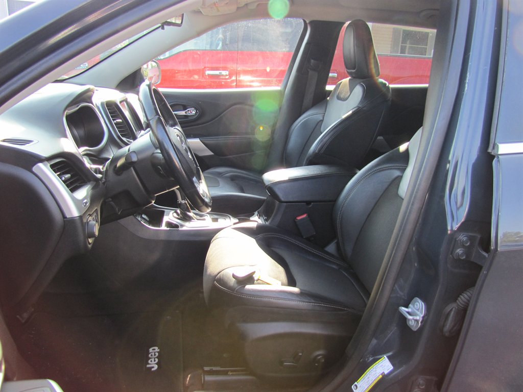 2018 Jeep Cherokee - $10,995