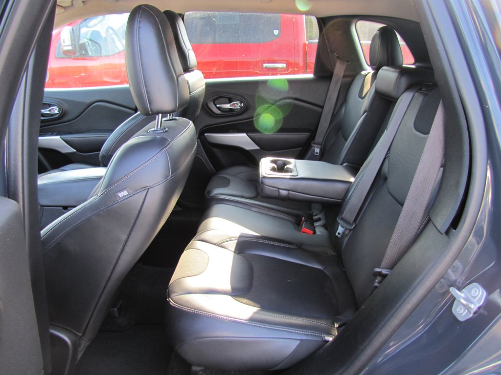 2018 Jeep Cherokee - $10,995