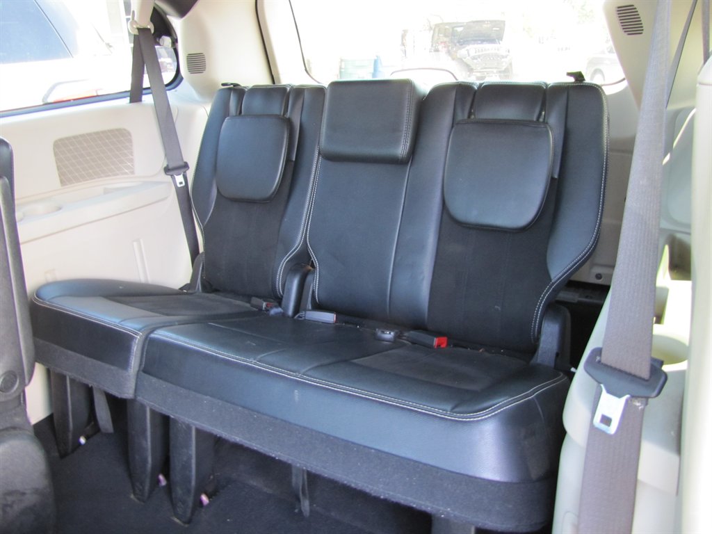 2019 Dodge Grand Caravan - $11,995