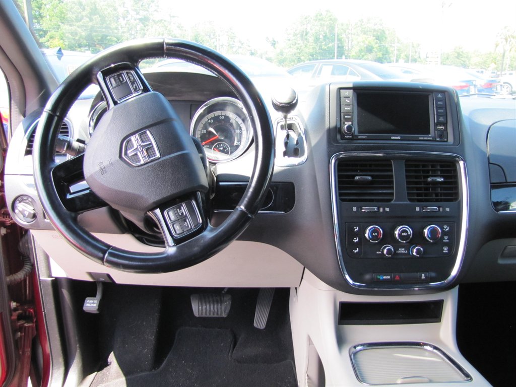 2019 Dodge Grand Caravan - $11,995