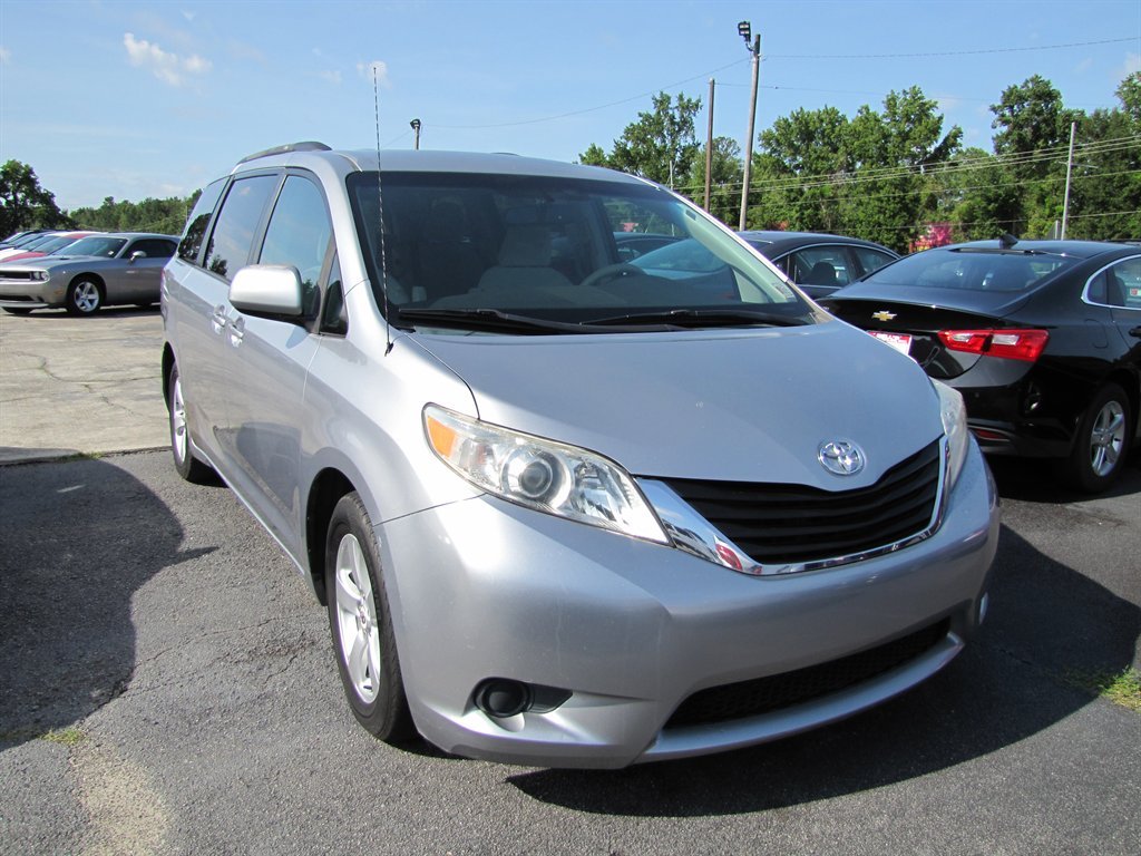 2011 Toyota Sienna - $11,995