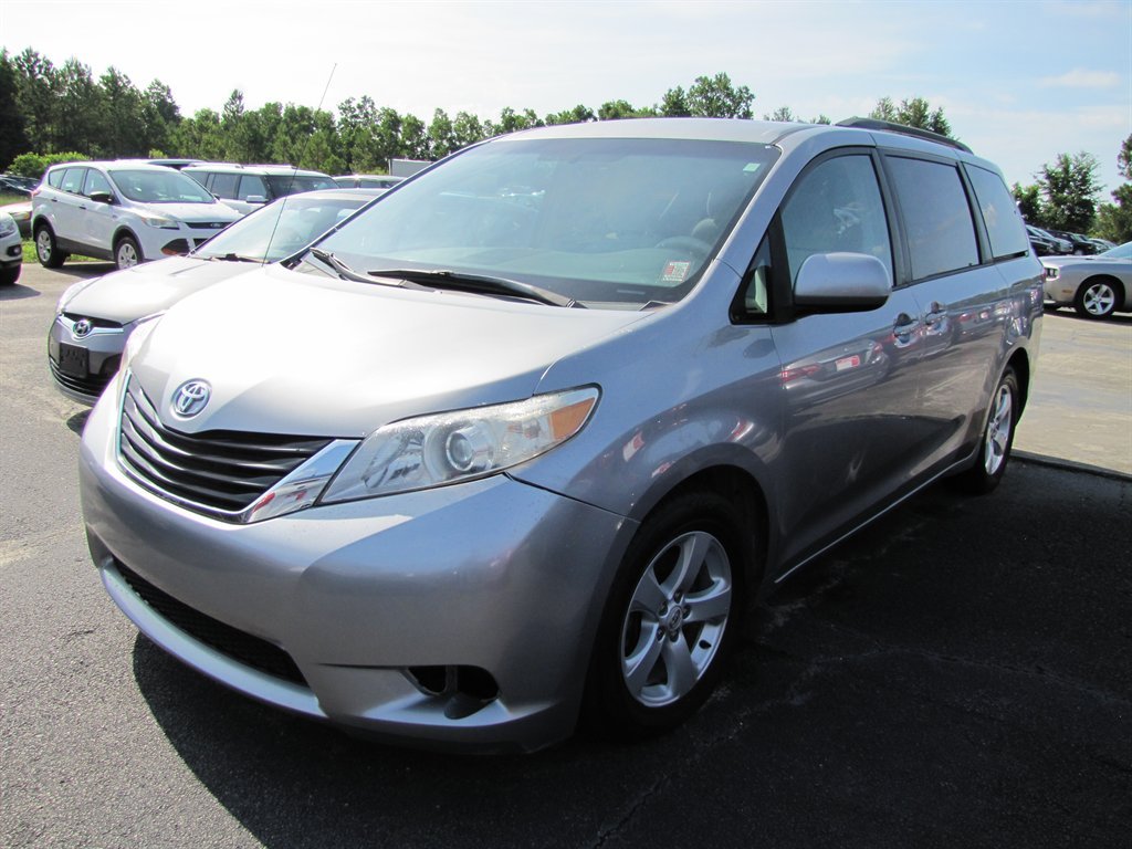 2011 Toyota Sienna - $11,995