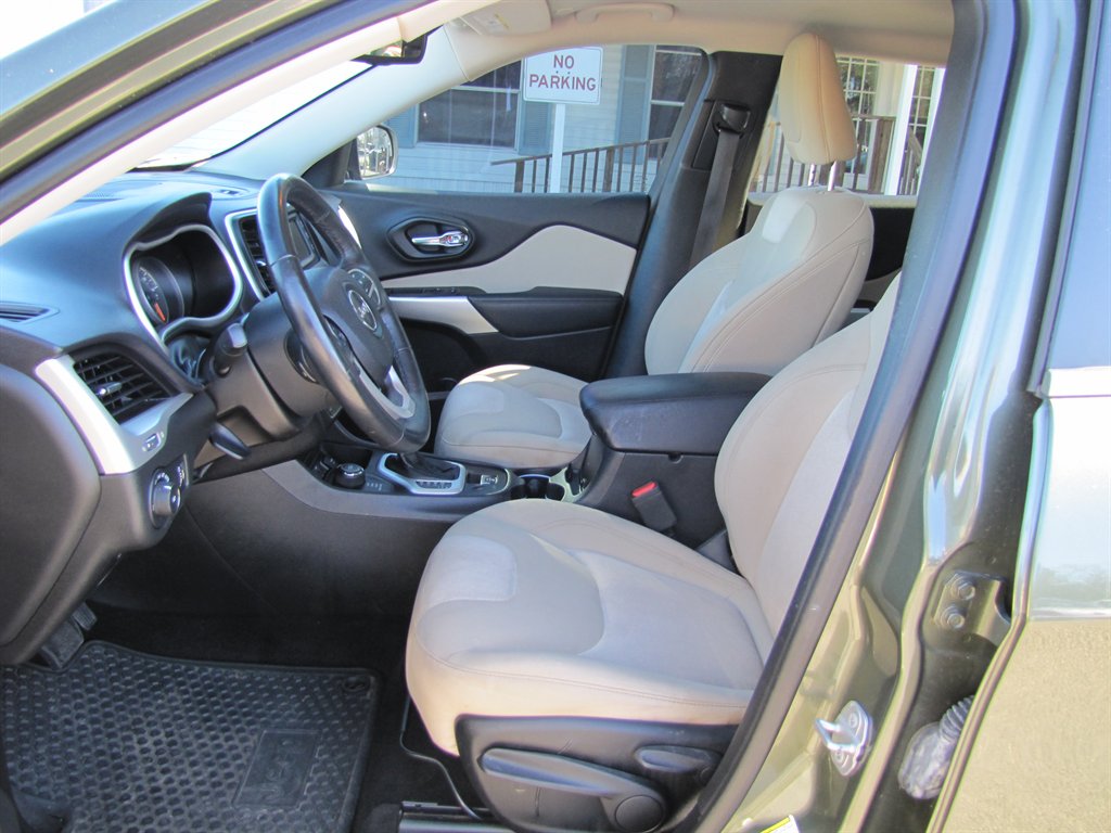 2018 Jeep Cherokee - $10,995
