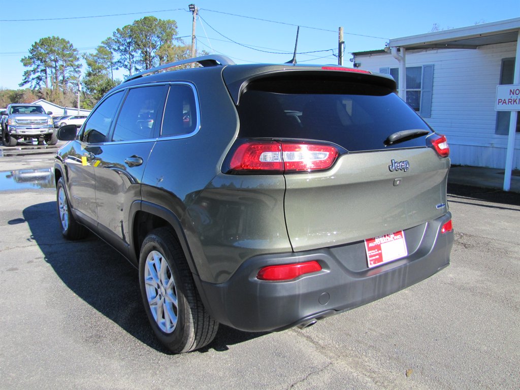 2018 Jeep Cherokee - $10,995