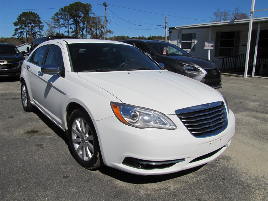 2014 Chrysler 200 - $7,995