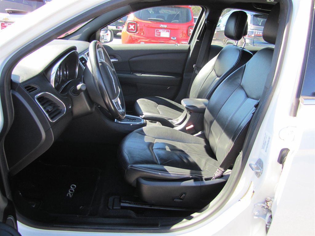 2014 Chrysler 200 - $7,995