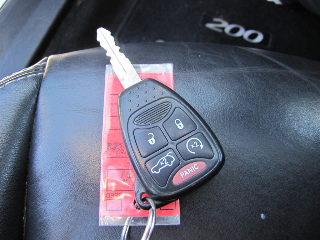 2014 Chrysler 200 - $7,995