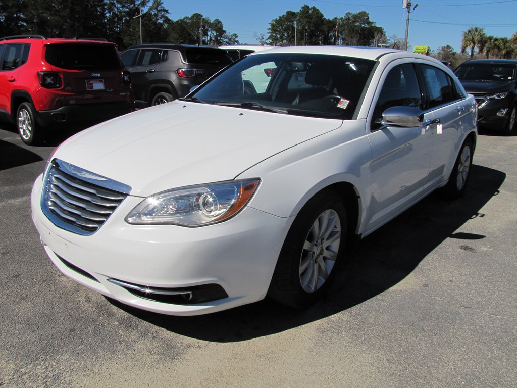 2014 Chrysler 200 - $7,995
