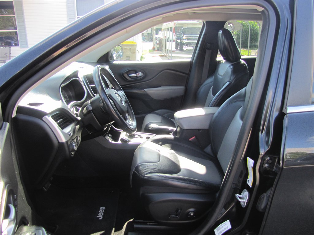 2014 Jeep Cherokee - $10,995