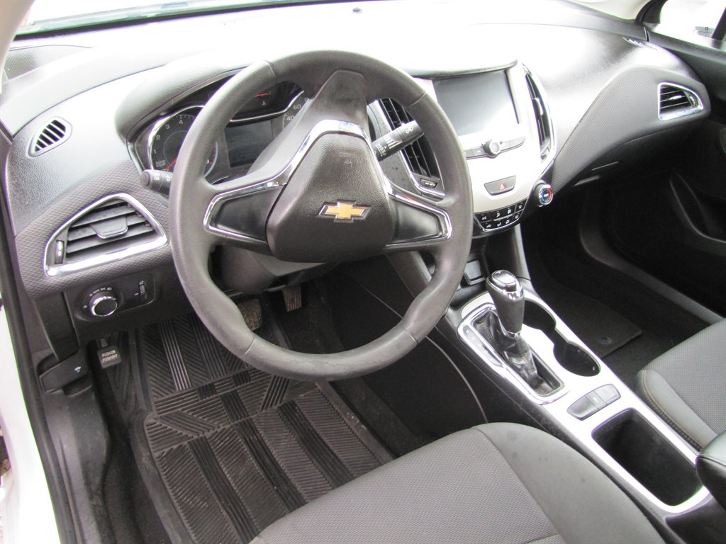 2016 Chevrolet Cruze - $7,995