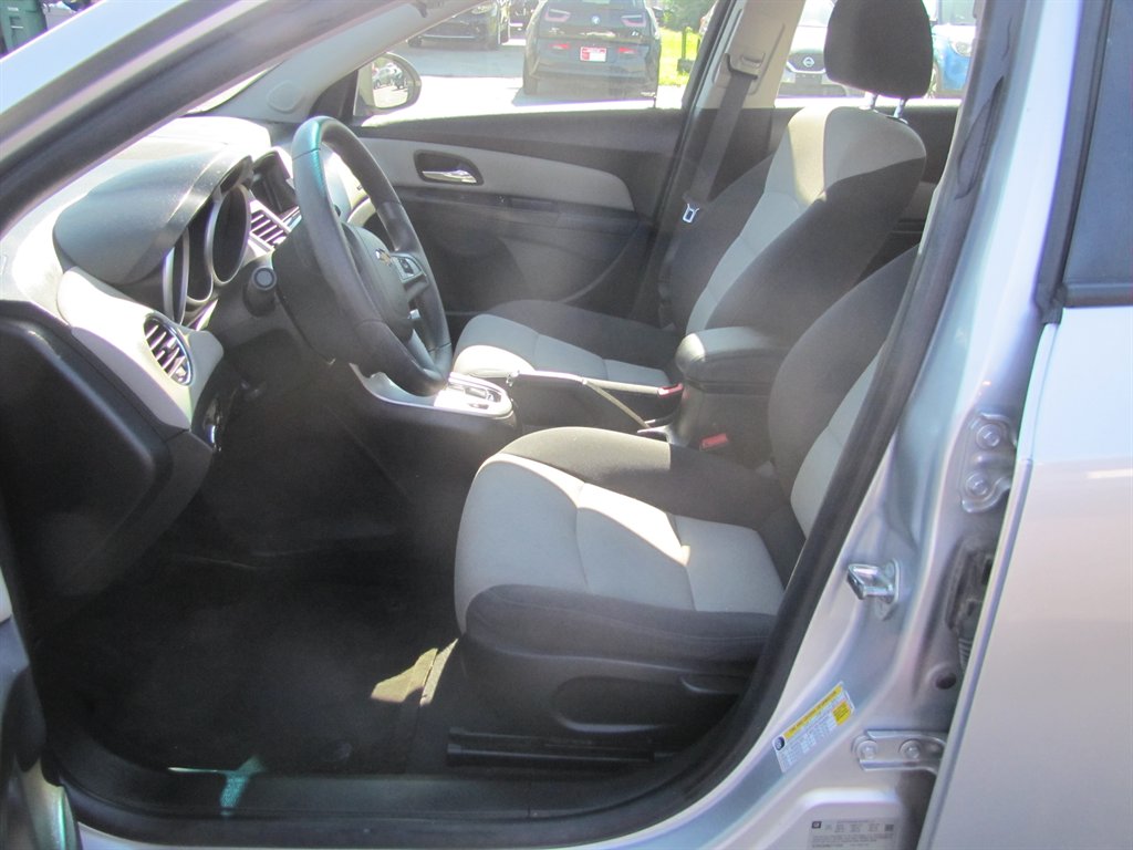 2016 Chevrolet Cruze - $8,995