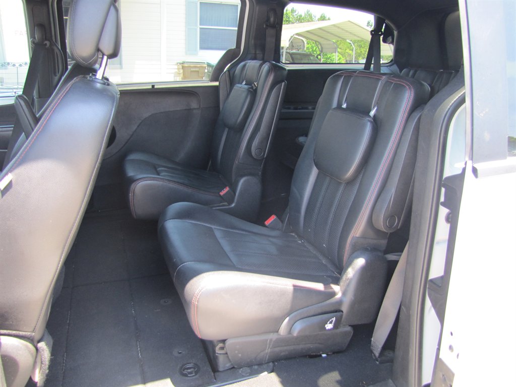 2018 Dodge Grand Caravan - $8,995