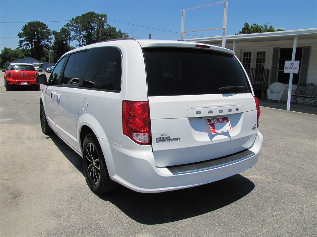 2018 Dodge Grand Caravan - $8,995
