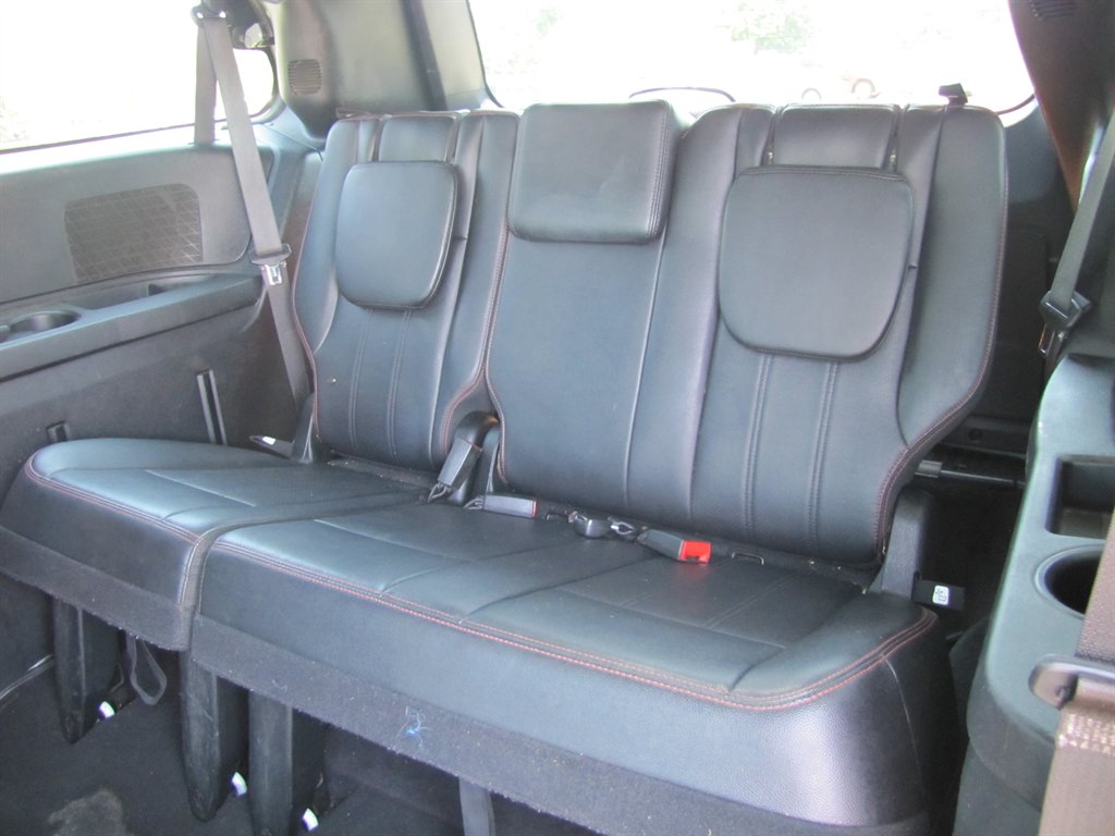 2018 Dodge Grand Caravan - $8,995