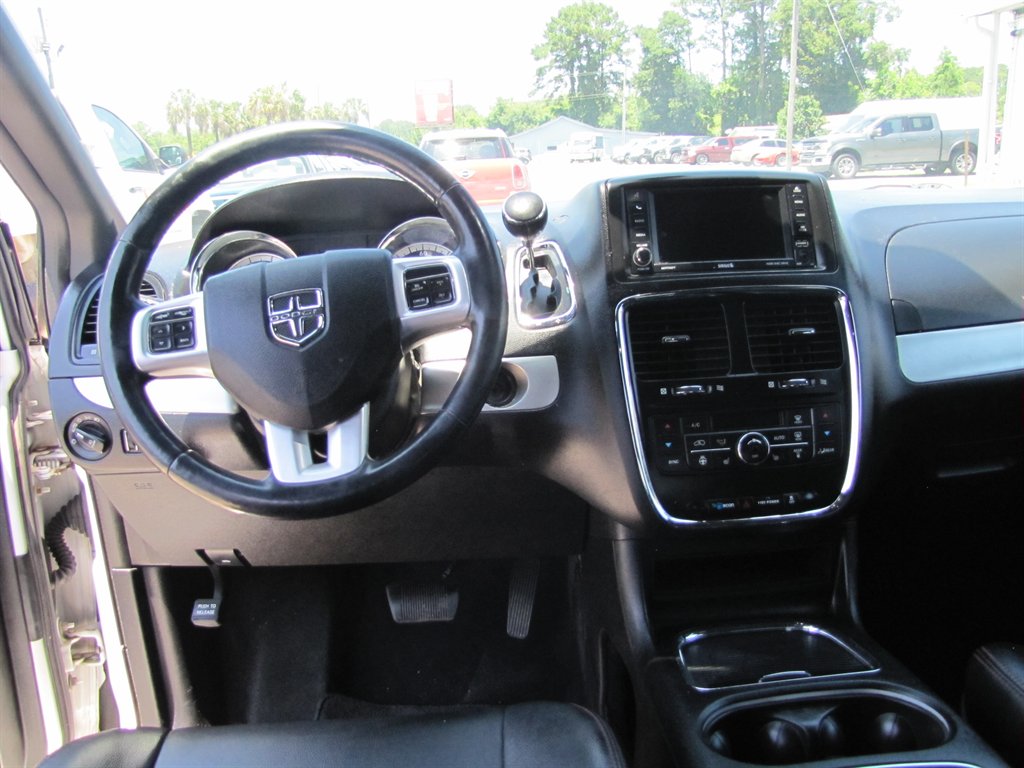 2018 Dodge Grand Caravan - $8,995