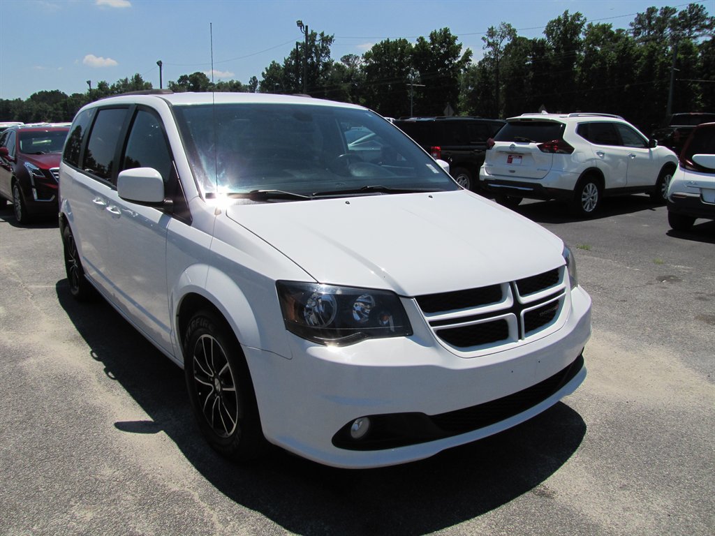 2018 Dodge Grand Caravan - $8,995