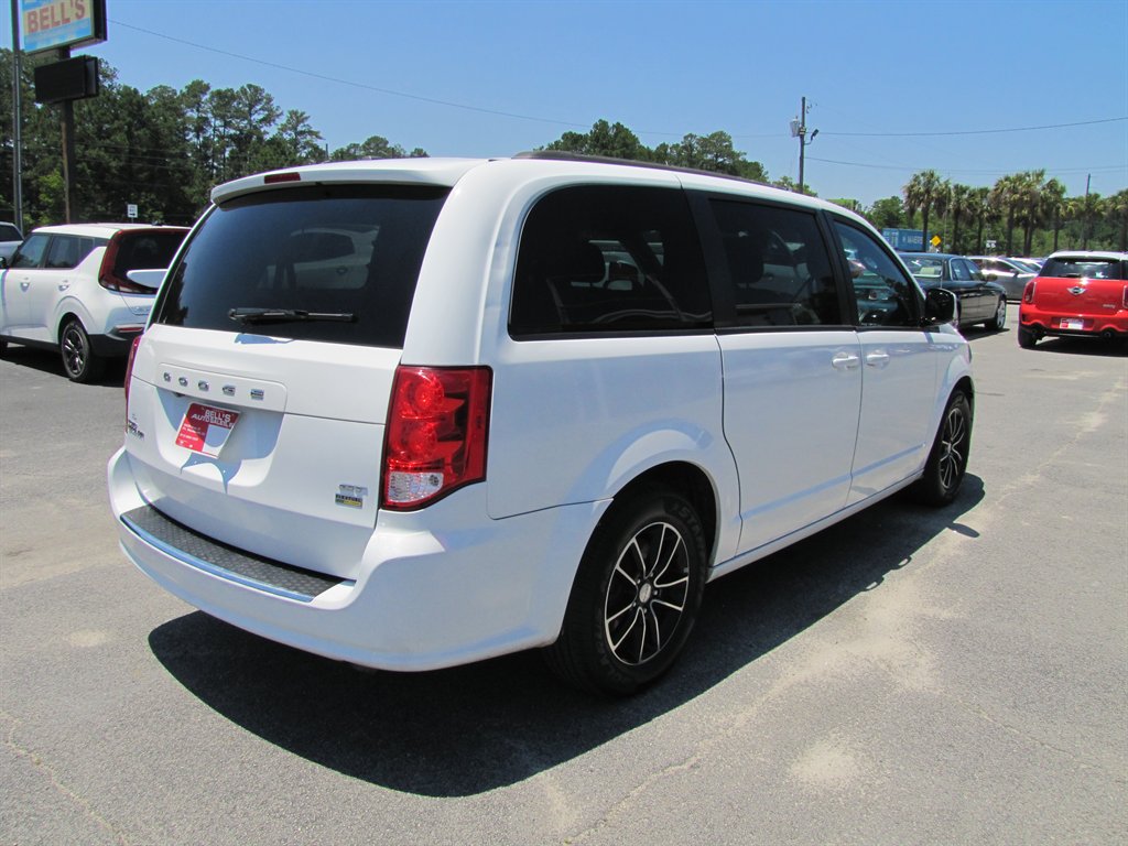 2018 Dodge Grand Caravan - $8,995