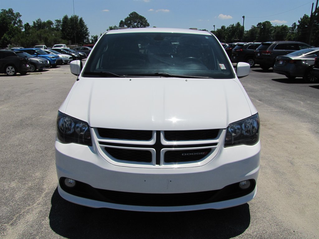 2018 Dodge Grand Caravan - $8,995