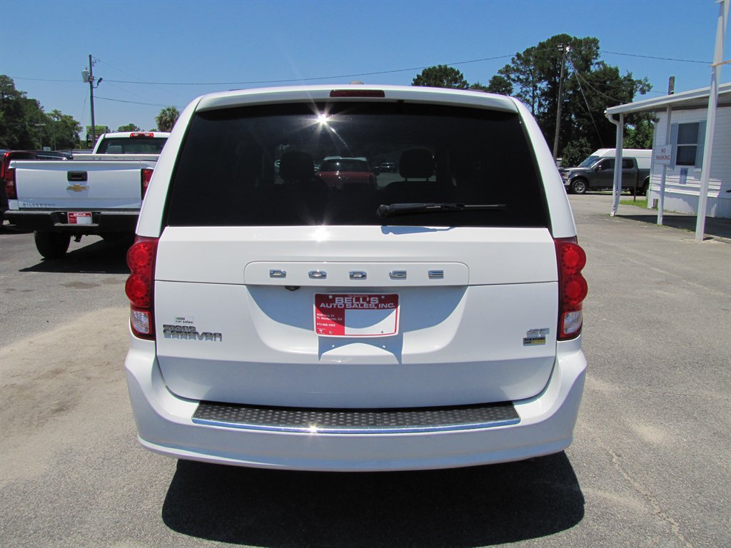 2018 Dodge Grand Caravan - $8,995