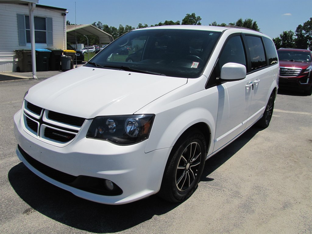 2018 Dodge Grand Caravan - $8,995