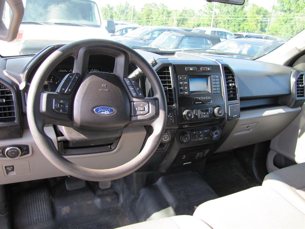 2016 Ford F150 - $19,995