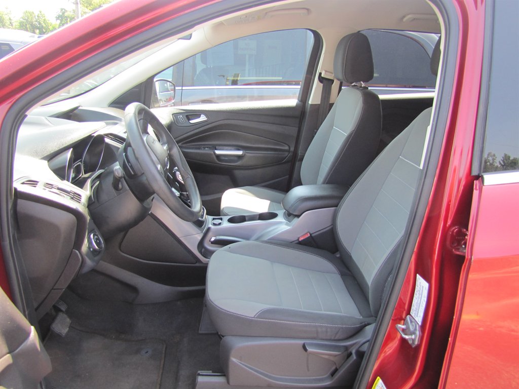 2013 Ford Escape - $6,995