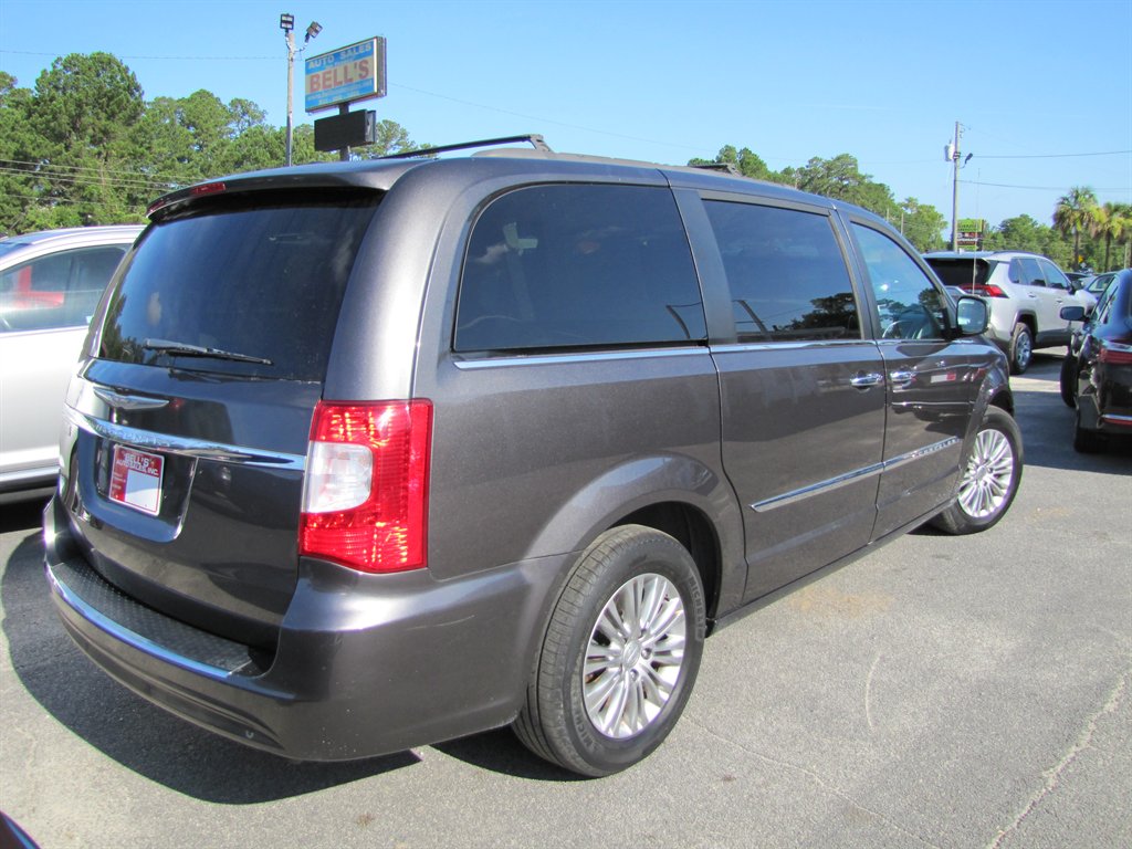 2016 Chrysler Town & Country - $8,995