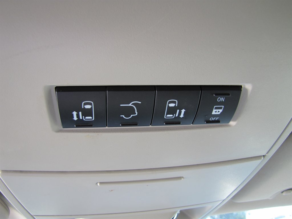 2016 Chrysler Town & Country - $8,995