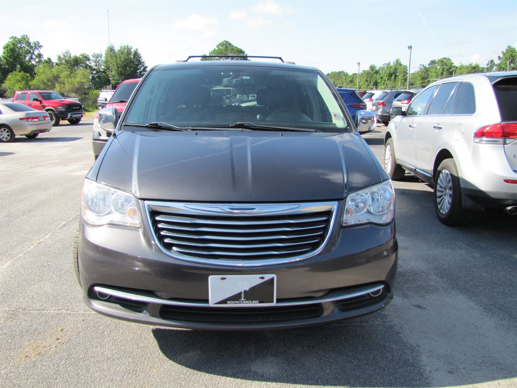 2016 Chrysler Town & Country - $8,995