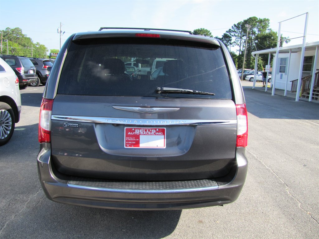2016 Chrysler Town & Country - $8,995