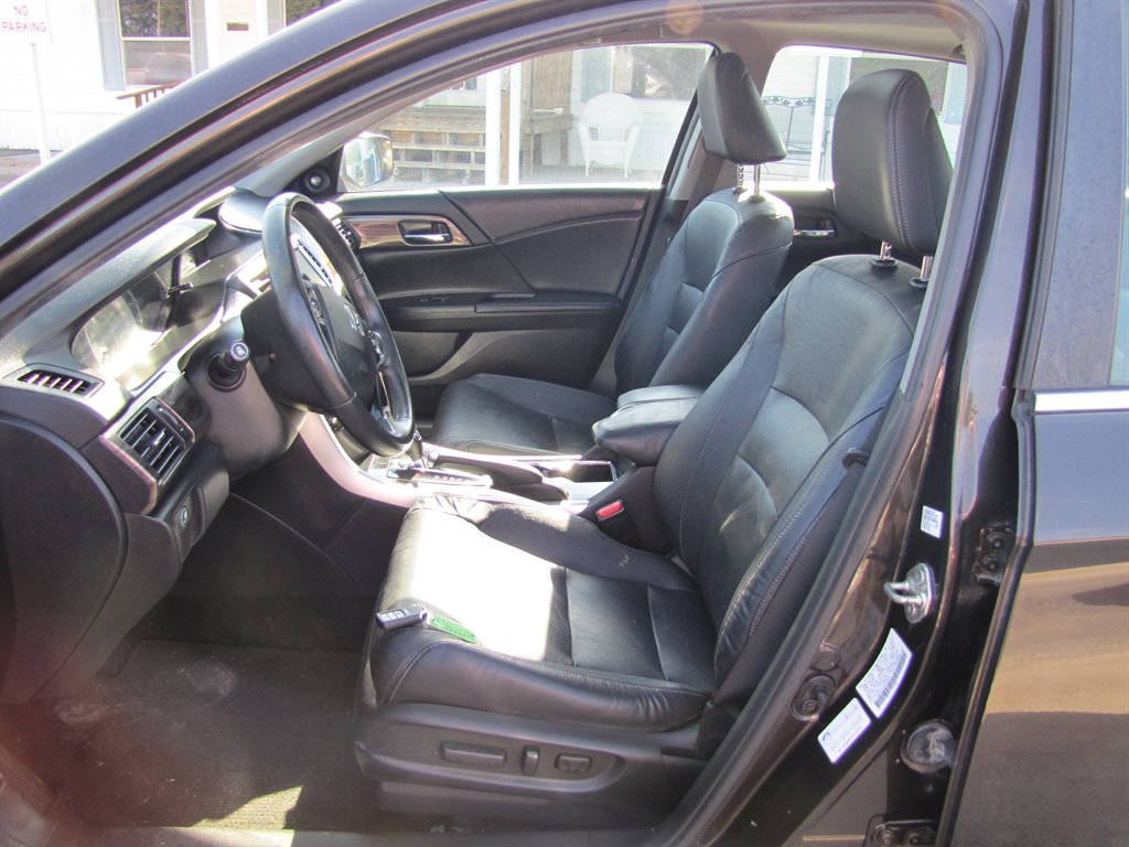 2016 Honda Accord - $16,995