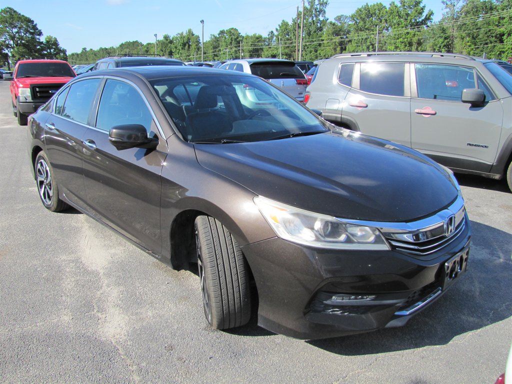 2016 Honda Accord - $16,995