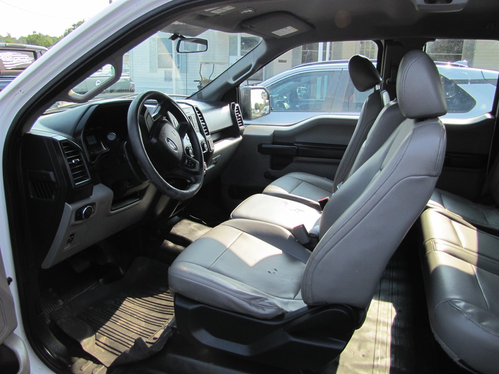 2015 Ford F150 - $10,995