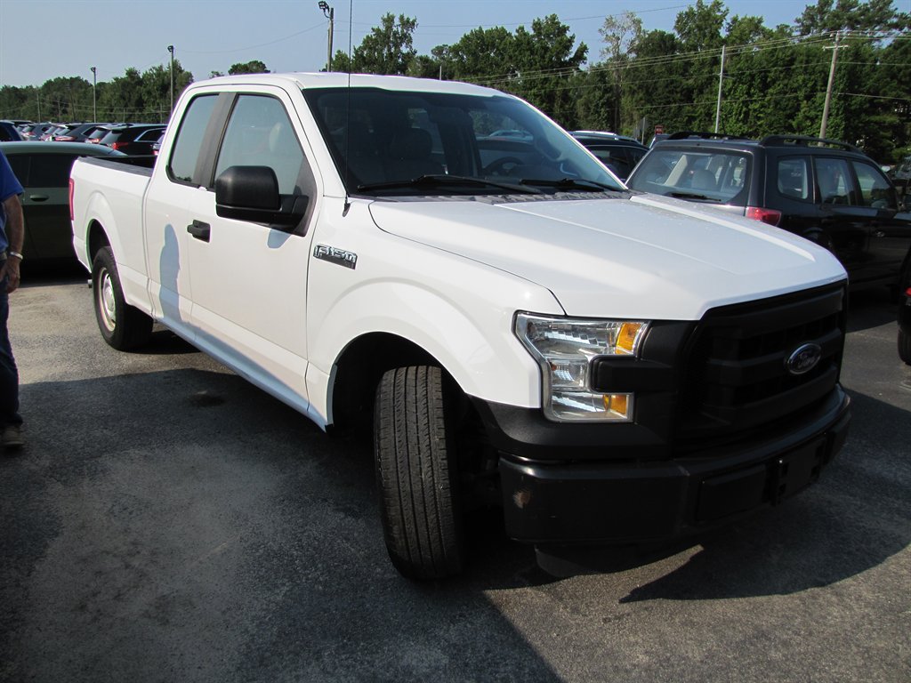 2015 Ford F150 - $10,995