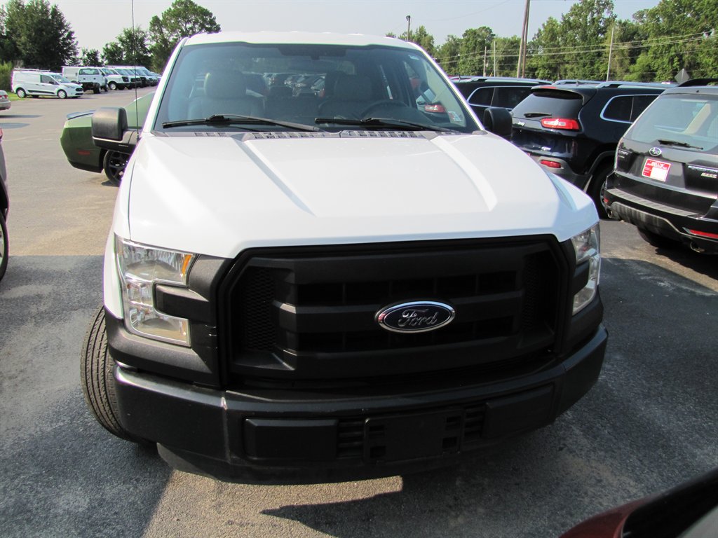 2015 Ford F150 - $10,995
