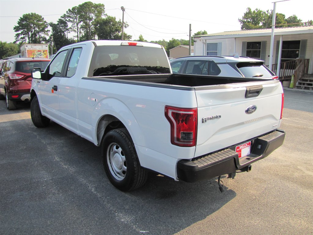 2015 Ford F150 - $10,995