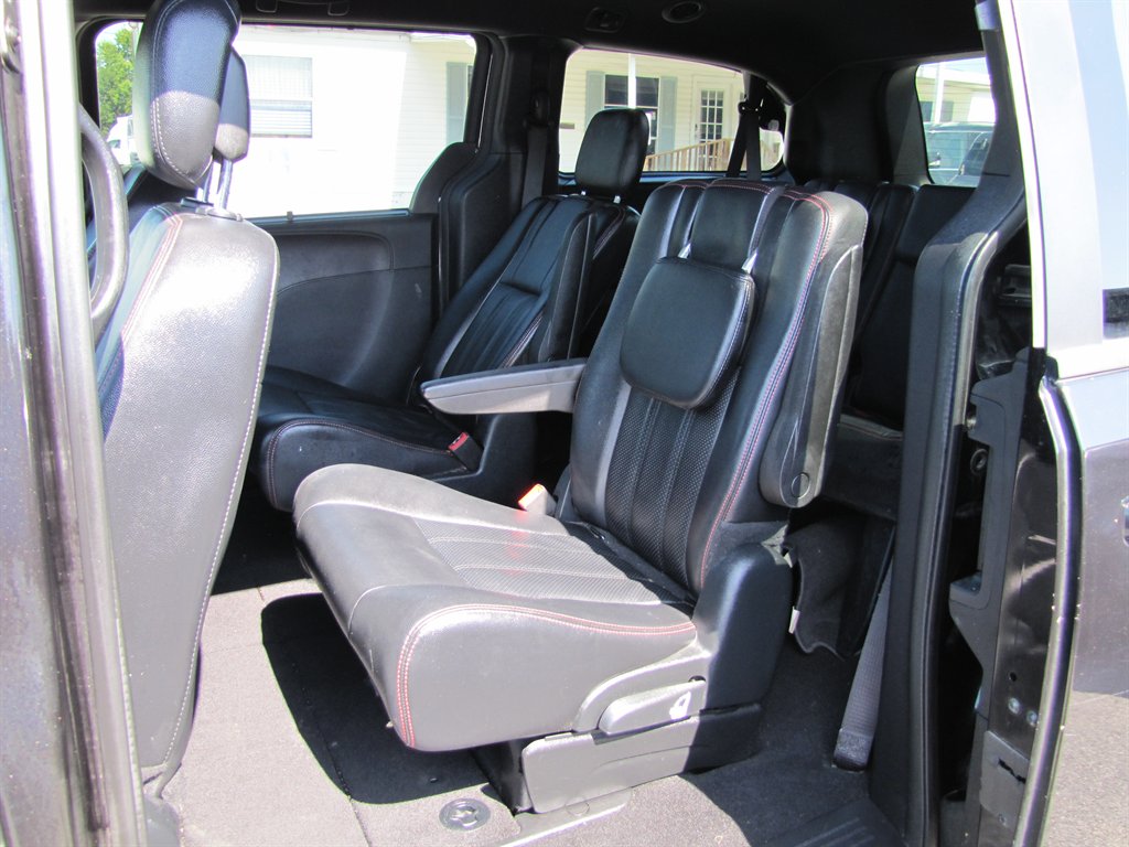 2019 Dodge Grand Caravan - $8,995