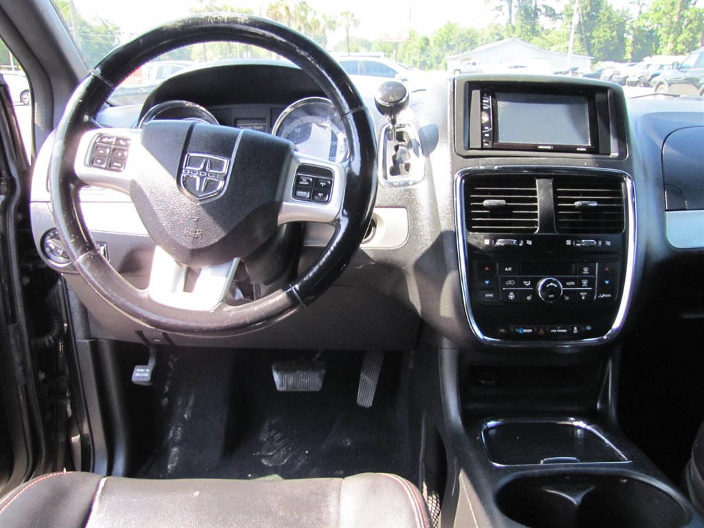 2019 Dodge Grand Caravan - $8,995