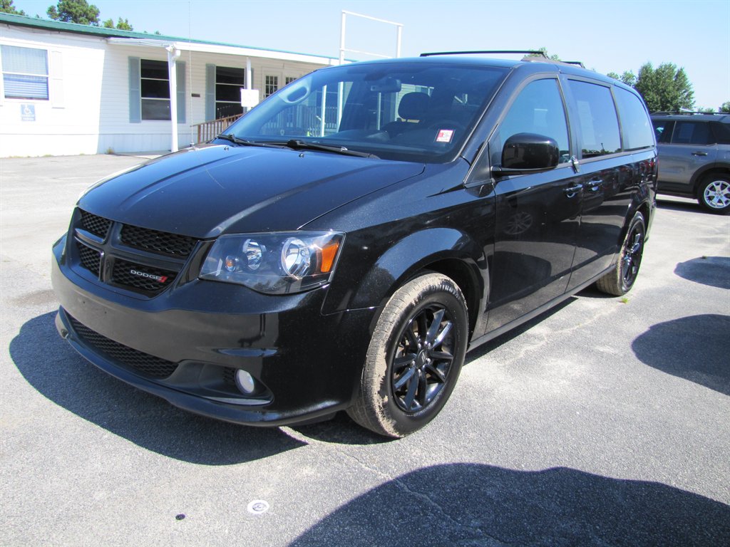 2019 Dodge Grand Caravan - $8,995