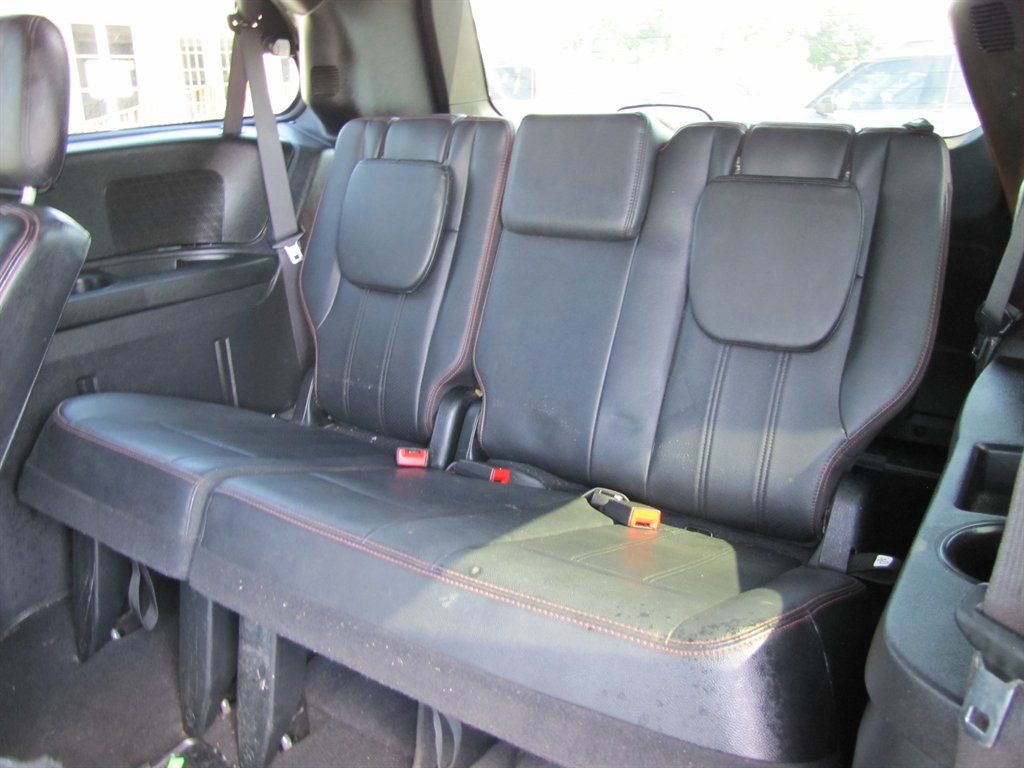 2019 Dodge Grand Caravan - $8,995