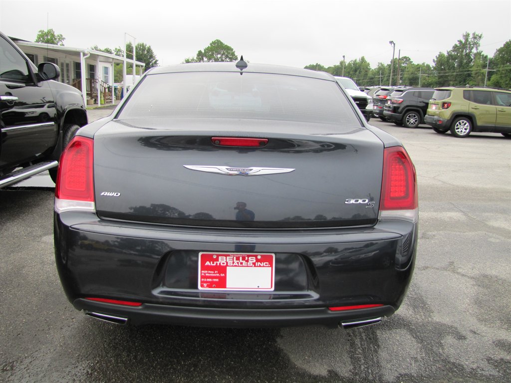 2018 Chrysler 300 - $12,995