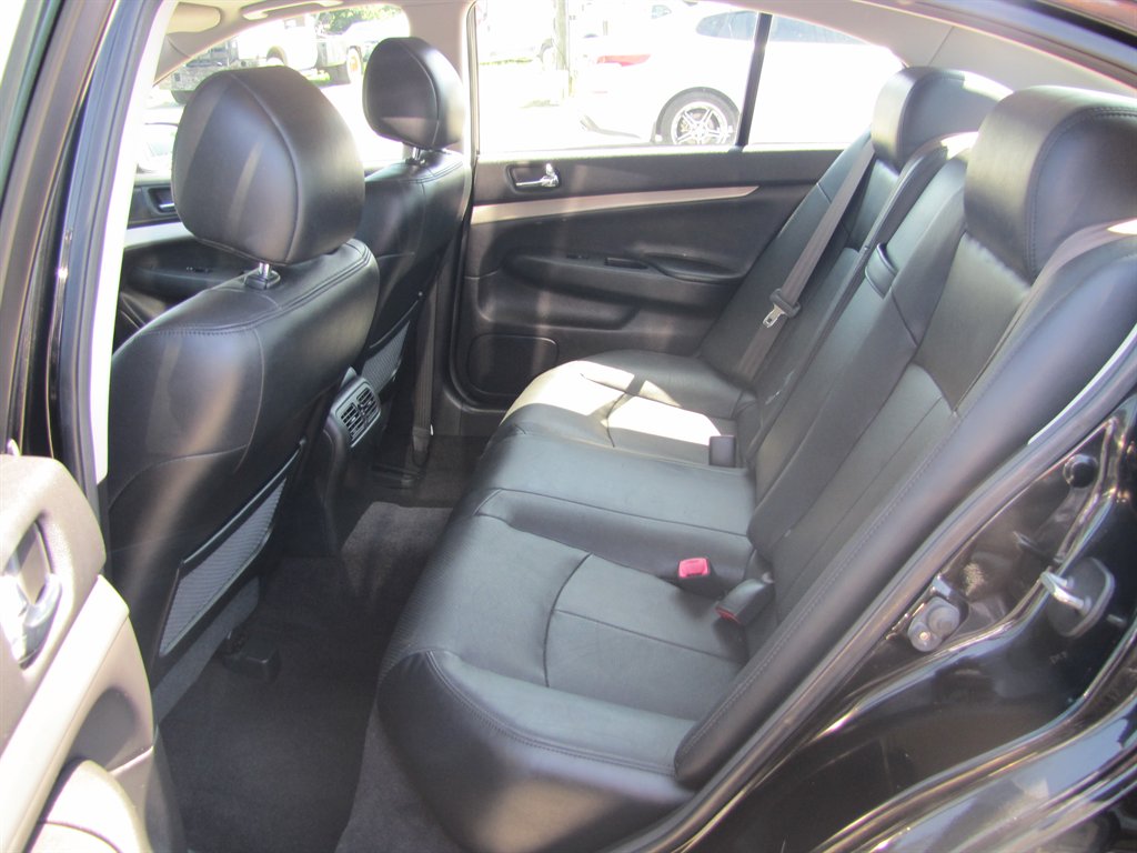2013 INFINITI G - $10,995