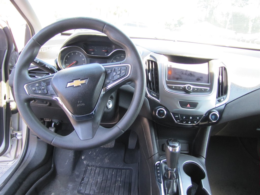 2019 Chevrolet Cruze - $8,995