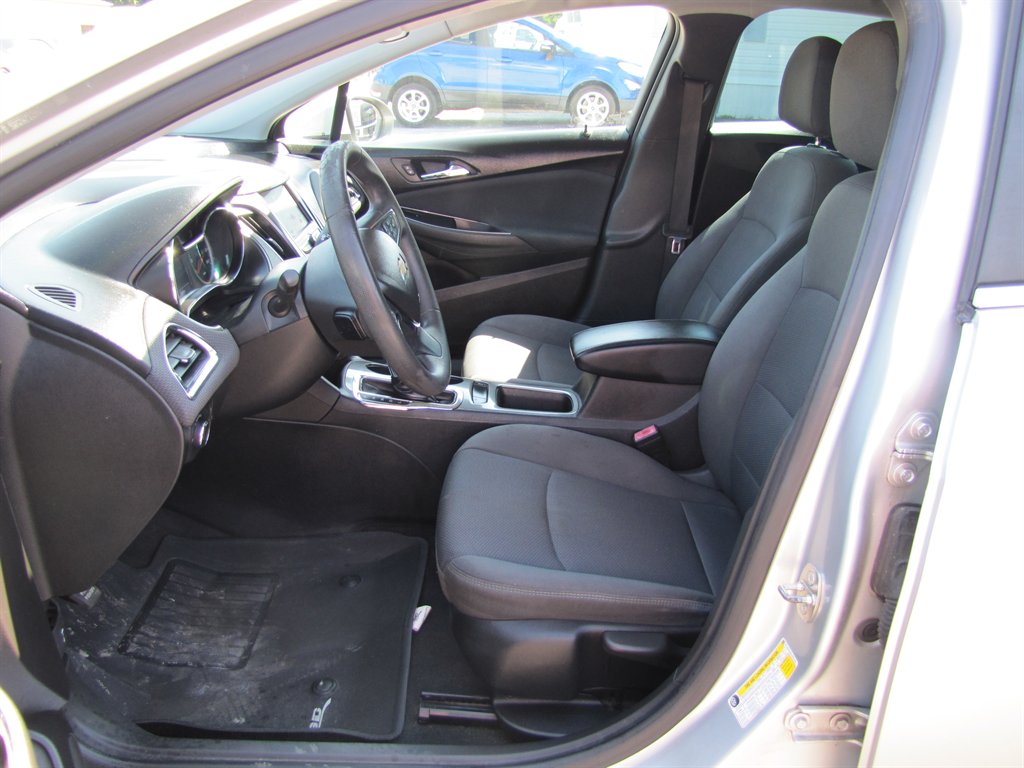 2019 Chevrolet Cruze - $8,995